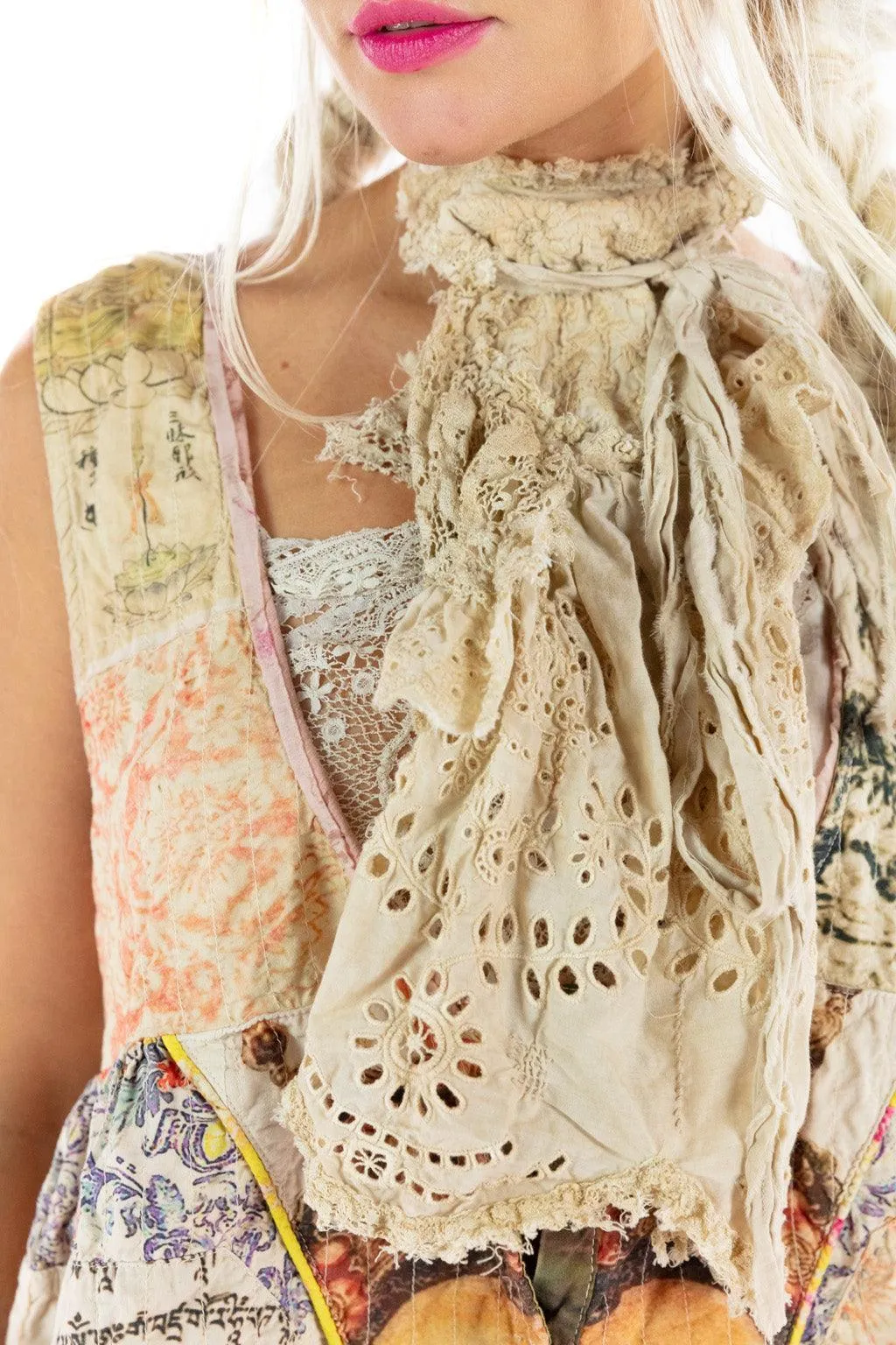 Eyelet Odet Jabot