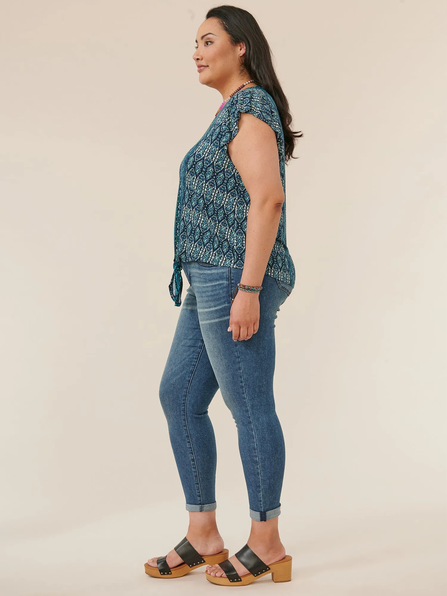 Flutter Sleeve V-Neck Tie Front Abstract Print Plus Size Knit Top