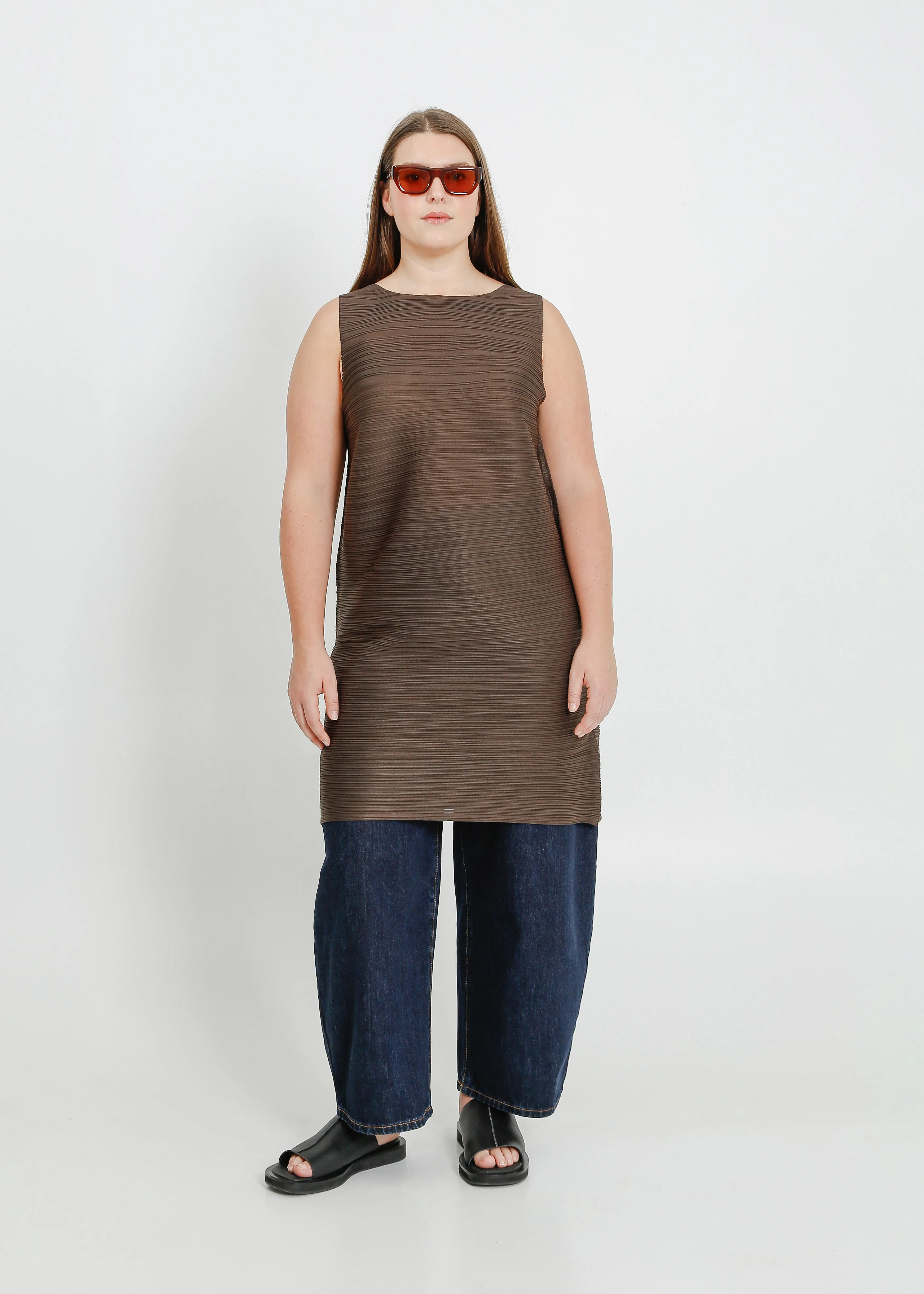 RICKI PLEAT DRESS / CHOCOLATE