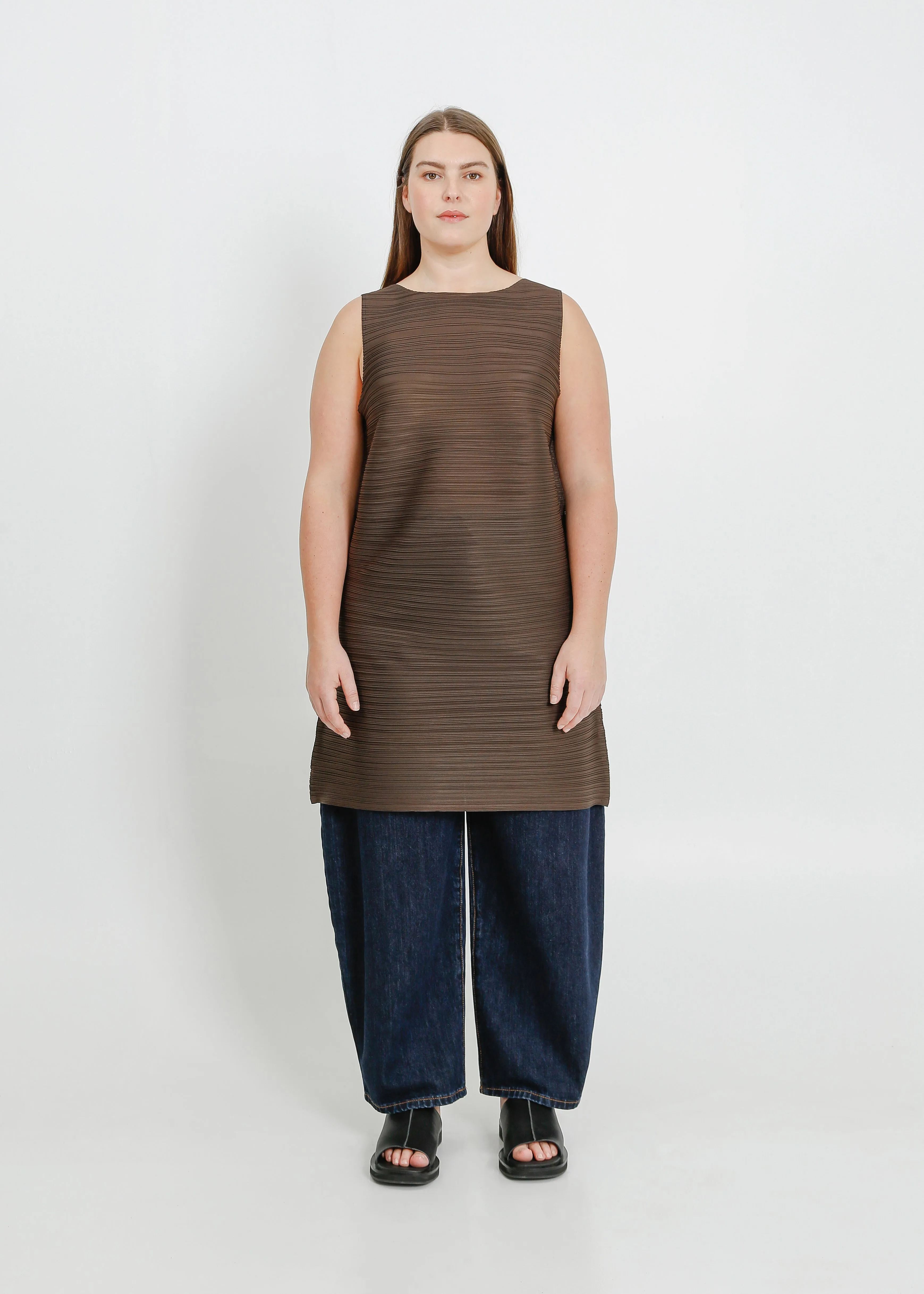 RICKI PLEAT DRESS / CHOCOLATE