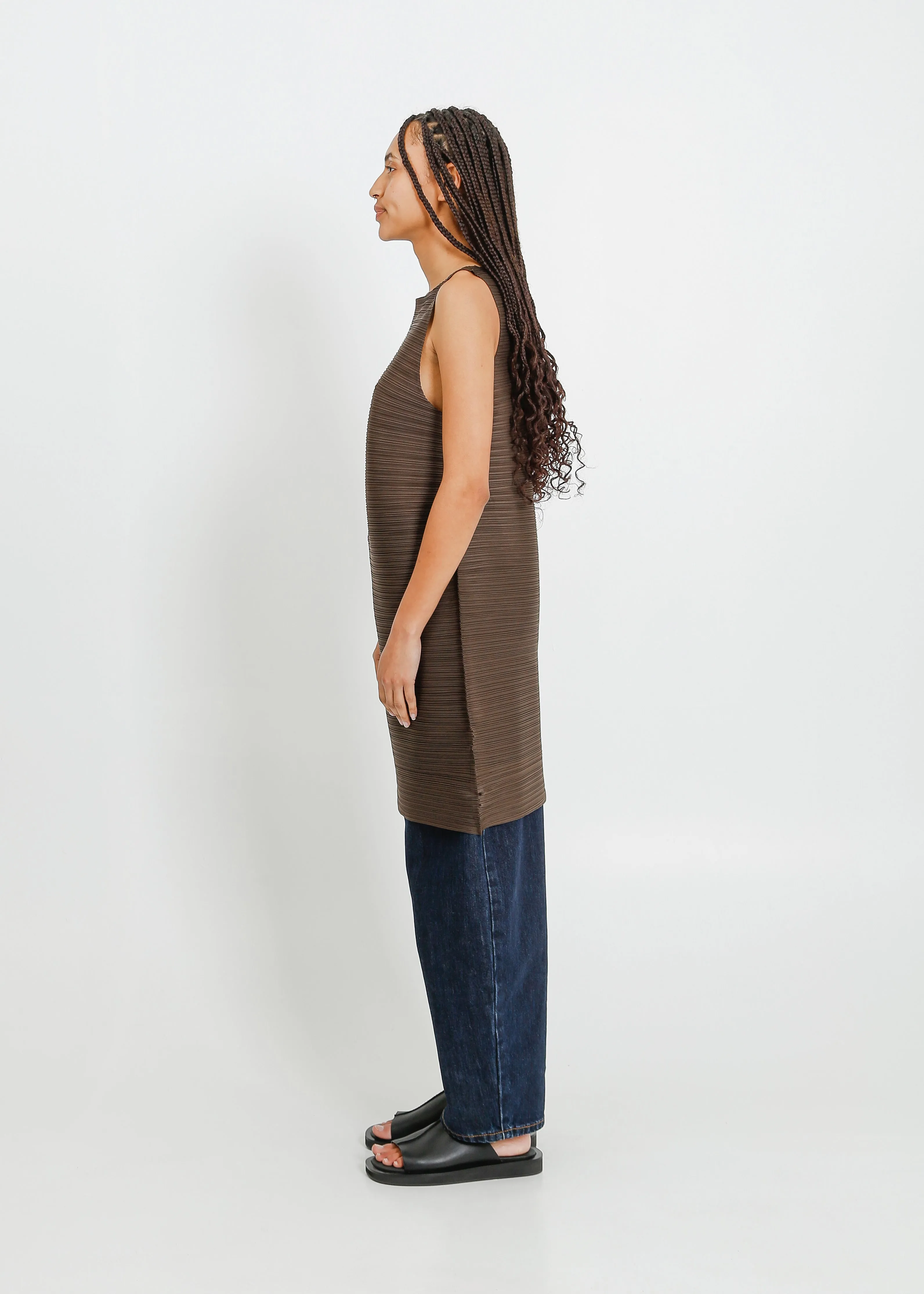 RICKI PLEAT DRESS / CHOCOLATE