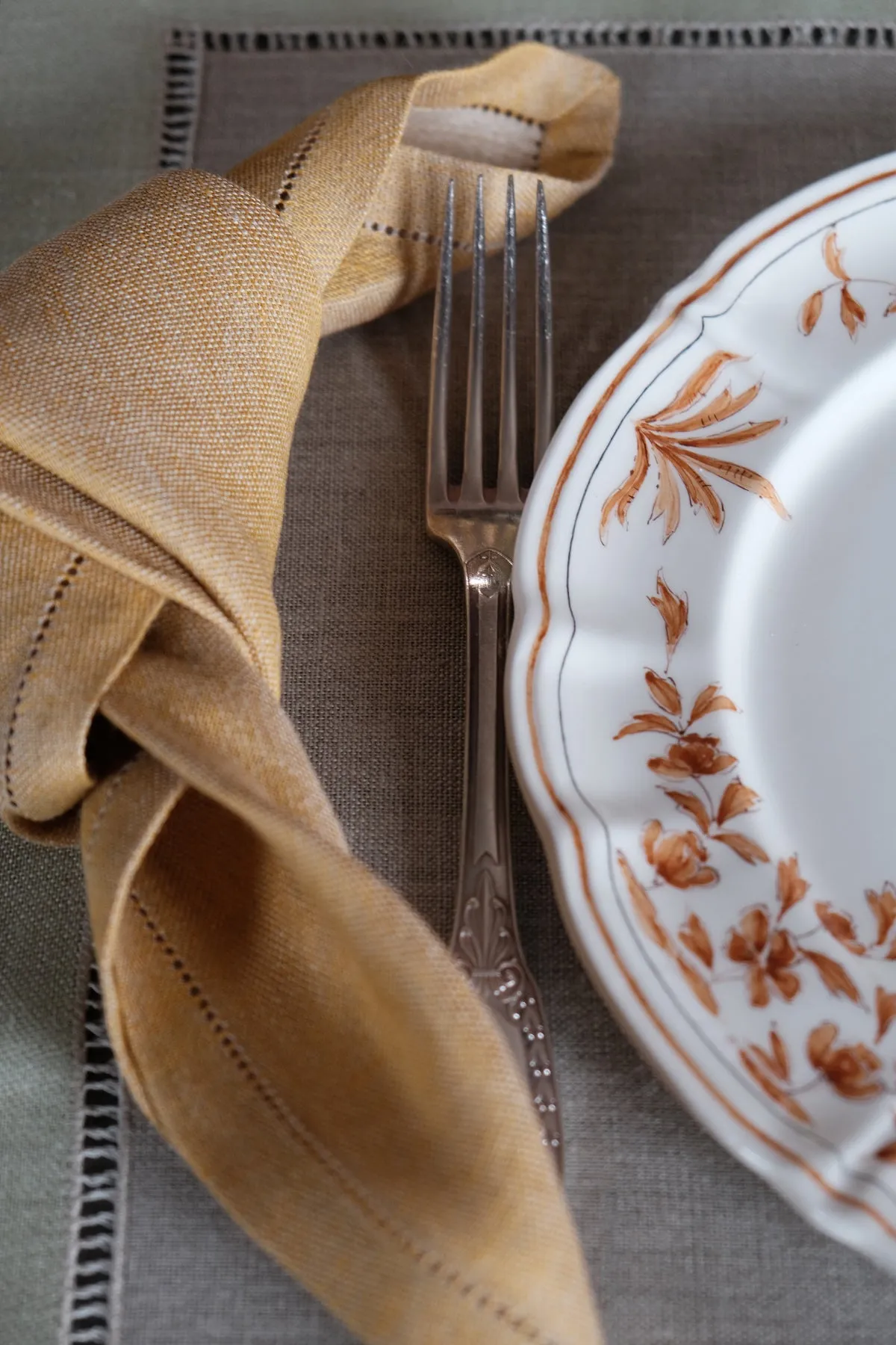 SET OF TWO JACQUARD LINEN NAPKINS