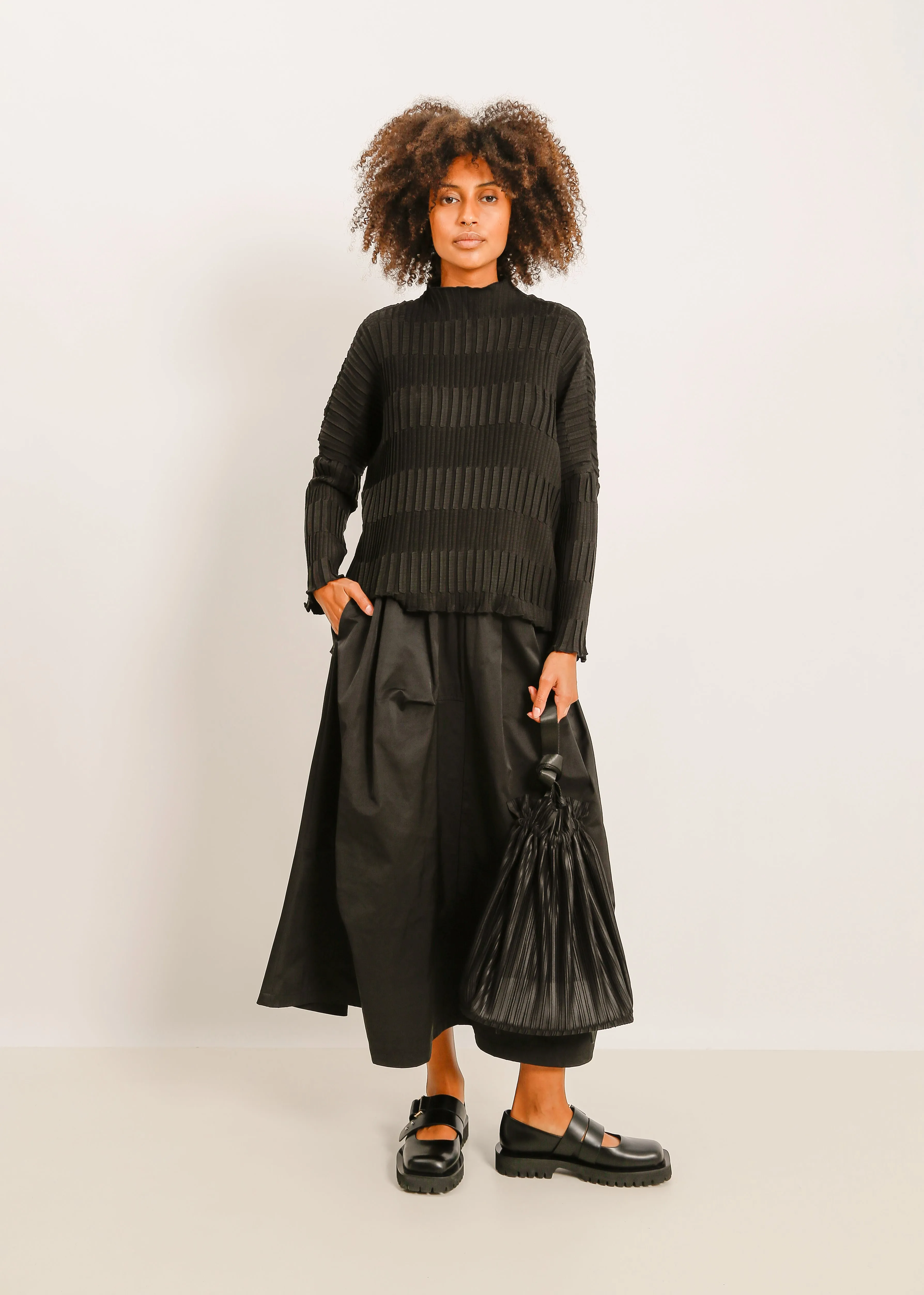 W24 | NOLAN PLEAT TOP / BLACK