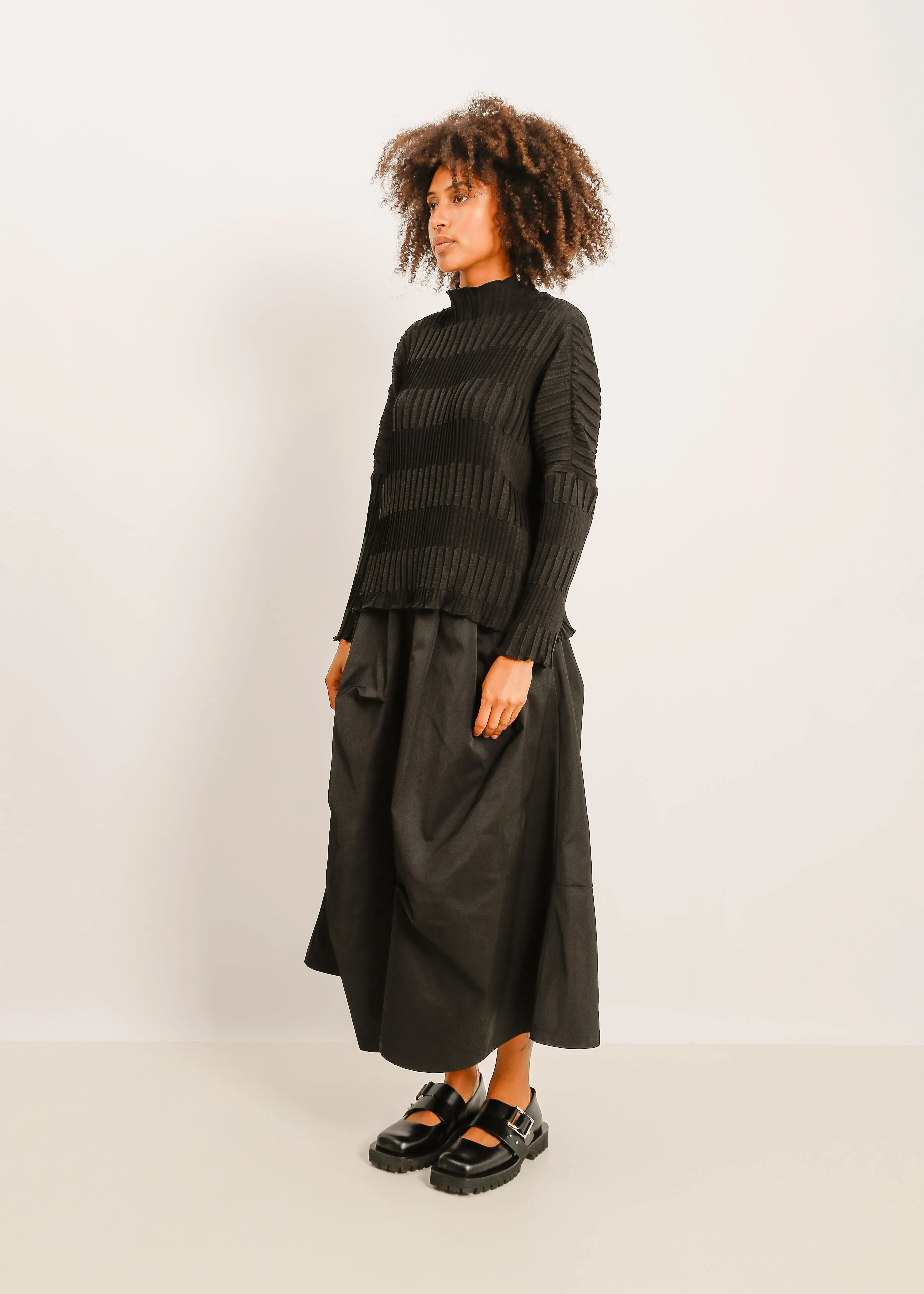 W24 | NOLAN PLEAT TOP / BLACK