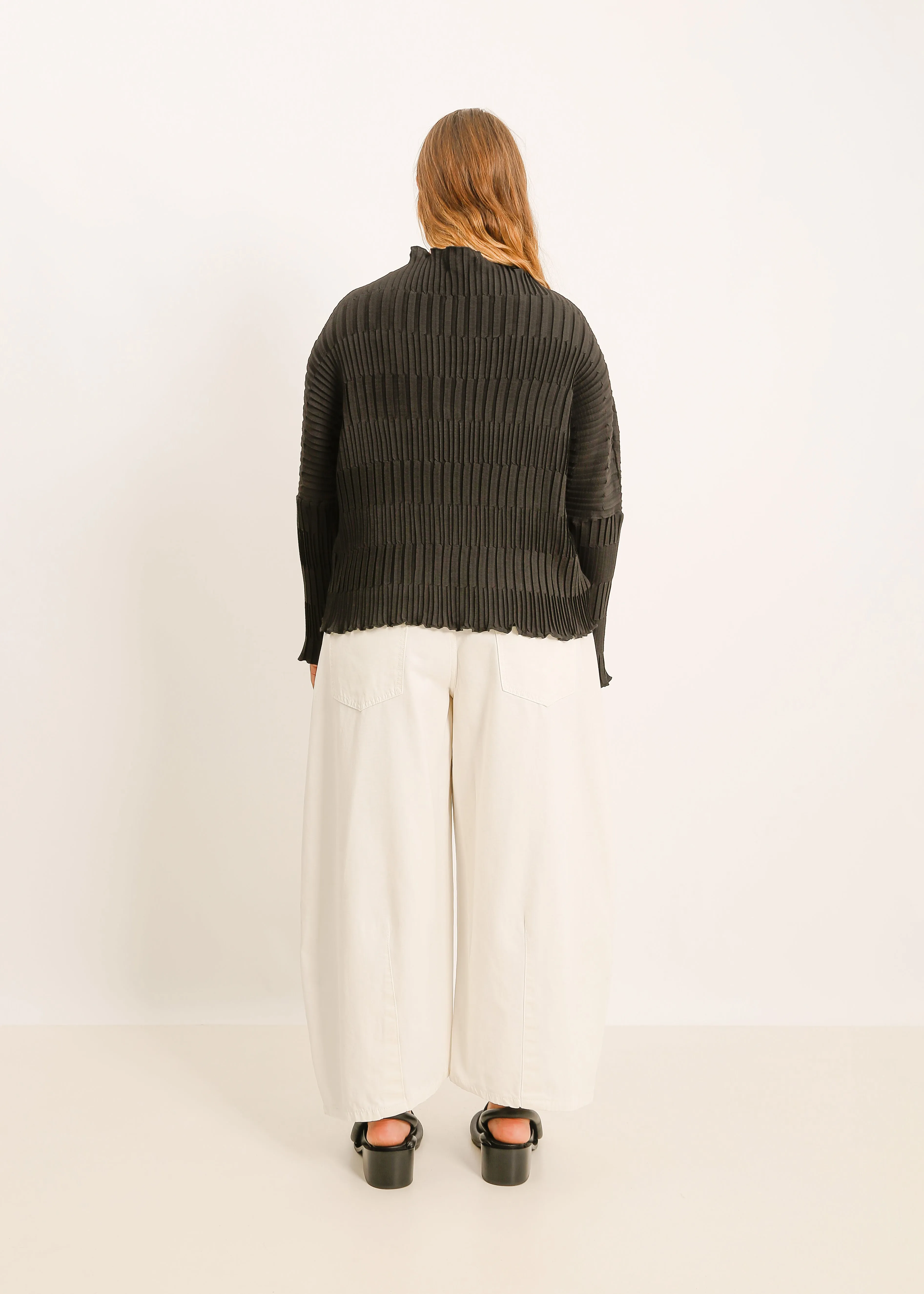 W24 | NOLAN PLEAT TOP / BLACK